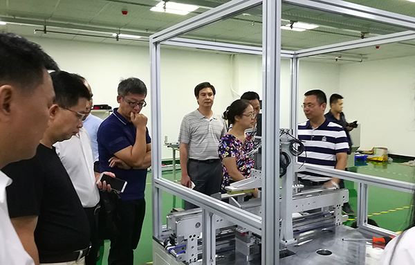 廣西桂平市市委書記鐘暢姿、副市長蒙星強(qiáng)一行蒞臨深科特參觀指導(dǎo)